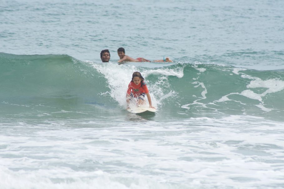 Surfing competition and environmental sensitization in playa Cocles ...